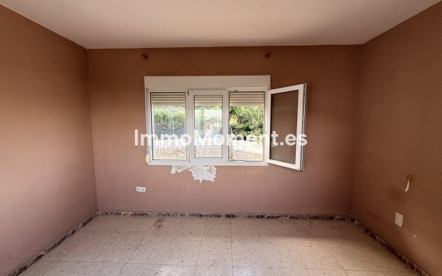 Wiederverkauf - Villa -   Inländisch - Alhaurín de la Torre