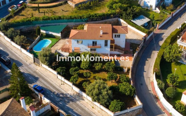 Wiederverkauf - Villa -   Inländisch - Alhaurín de la Torre