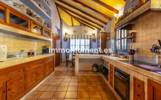 Resale - Villa - Marbella - Elviria