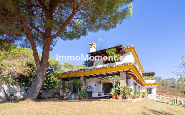 Resale - Villa - Marbella - Elviria