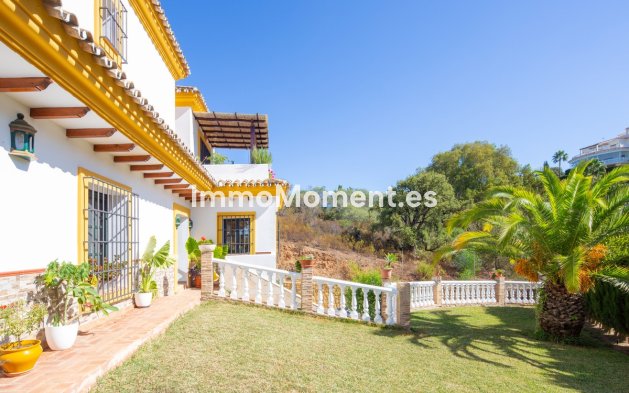 Resale - Villa - Marbella - Elviria