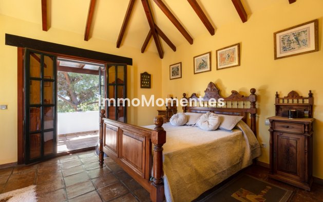 Resale - Villa - Marbella - Elviria