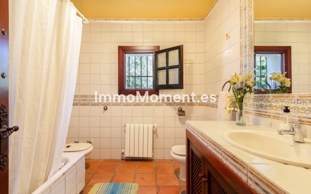 Resale - Villa - Marbella - Elviria