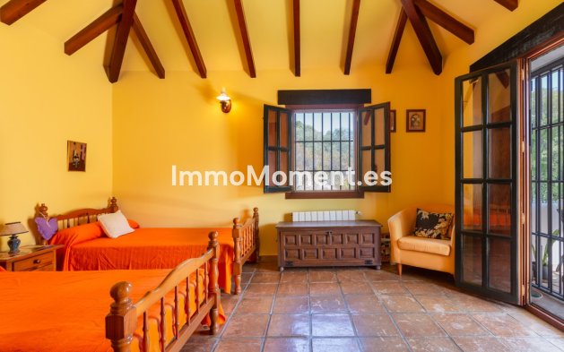 Resale - Villa - Marbella - Elviria