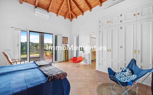 Resale - Villa - Sotogrande