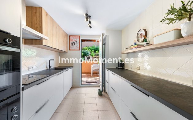 Resale - Apartment - Marbella - Elviria