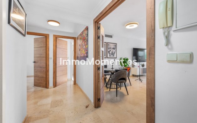 Resale - Apartment - Marbella - Elviria