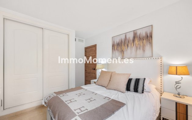 Resale - Apartment - Marbella - Elviria