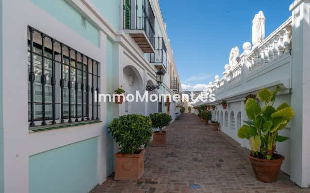 Resale - Townhouse - Marbella - Nueva Andalucía
