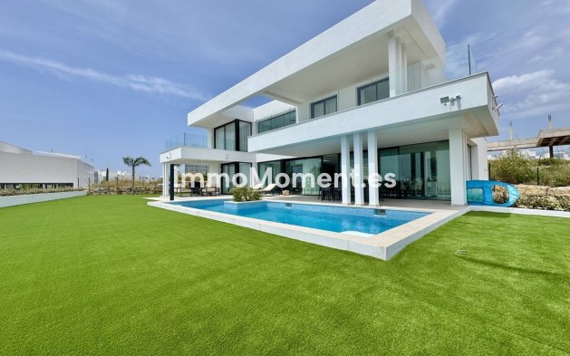 Revente - Villa - Estepona  - New Golden Mile