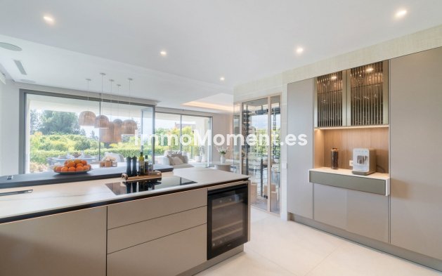 Wiederverkauf - Villa - Marbella - Nueva Andalucía