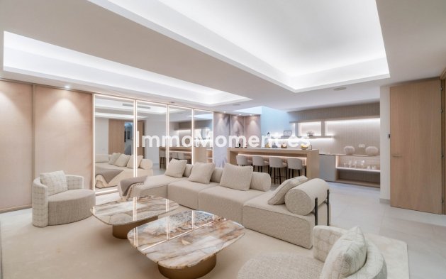 Wiederverkauf - Villa - Marbella - Nueva Andalucía