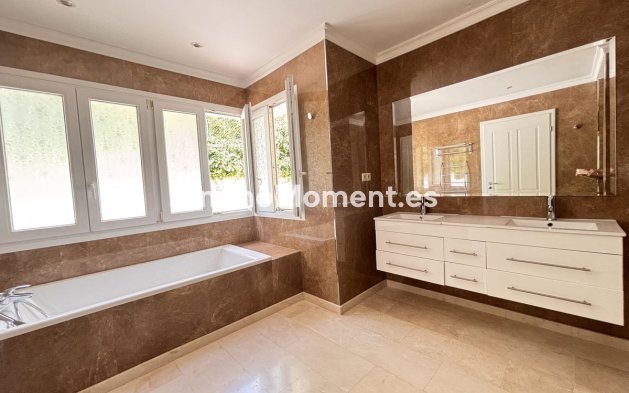 Revente - Villa - Estepona  - Selwo