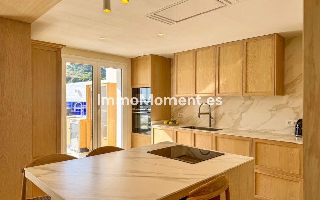 Resale - Apartment - Marbella - Nueva Andalucía