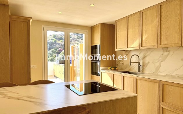 Resale - Apartment - Marbella - Nueva Andalucía