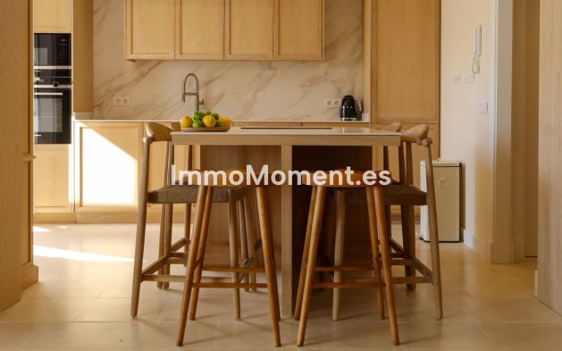 Resale - Apartment - Marbella - Nueva Andalucía