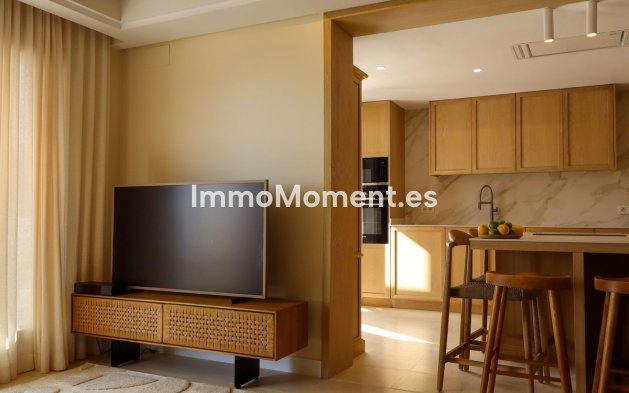 Resale - Apartment - Marbella - Nueva Andalucía