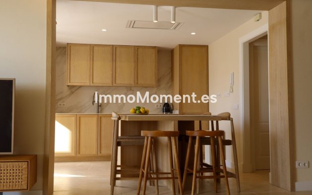 Resale - Apartment - Marbella - Nueva Andalucía