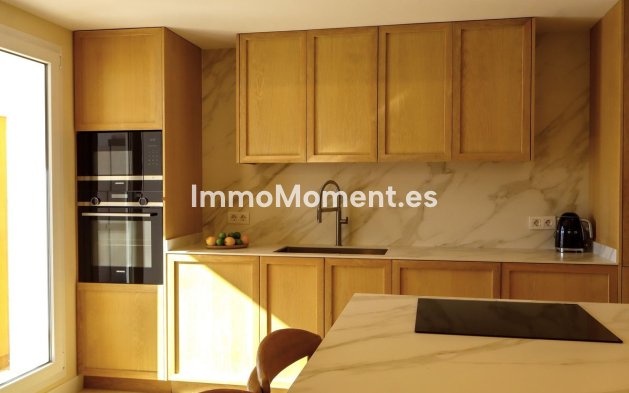 Resale - Apartment - Marbella - Nueva Andalucía