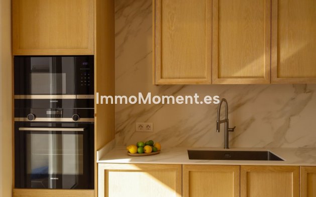 Resale - Apartment - Marbella - Nueva Andalucía