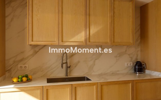 Resale - Apartment - Marbella - Nueva Andalucía