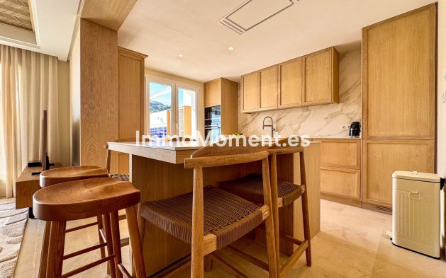 Resale - Apartment - Marbella - Nueva Andalucía