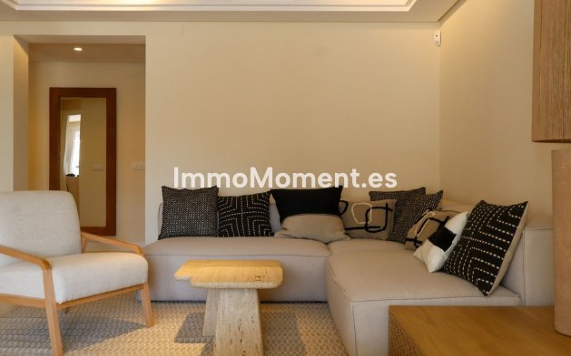 Resale - Apartment - Marbella - Nueva Andalucía