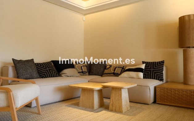 Resale - Apartment - Marbella - Nueva Andalucía