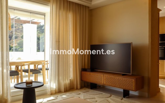 Resale - Apartment - Marbella - Nueva Andalucía