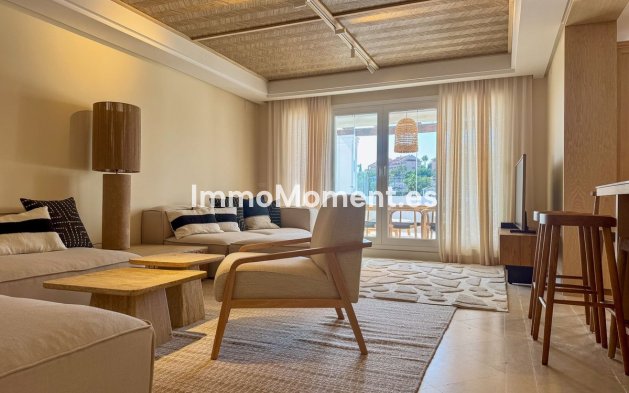 Resale - Apartment - Marbella - Nueva Andalucía