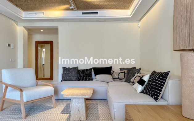 Resale - Apartment - Marbella - Nueva Andalucía