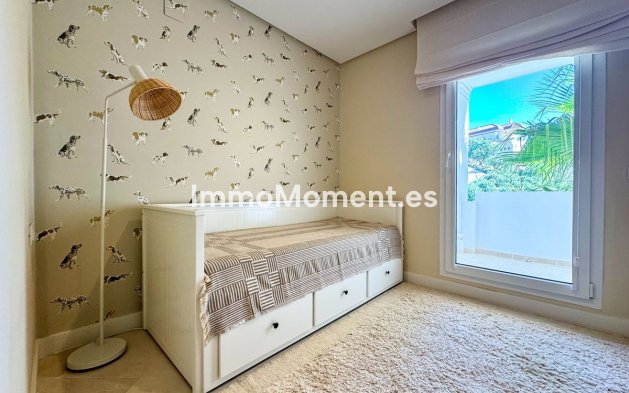 Resale - Apartment - Marbella - Nueva Andalucía