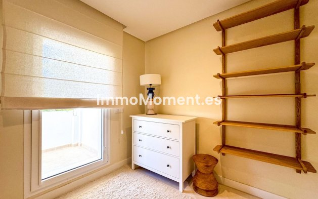 Resale - Apartment - Marbella - Nueva Andalucía