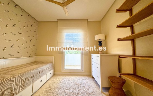 Resale - Apartment - Marbella - Nueva Andalucía