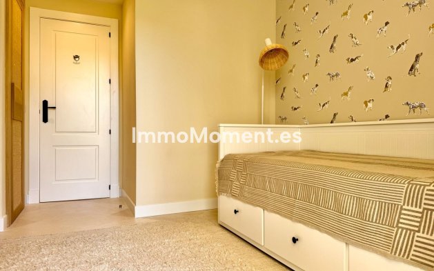 Resale - Apartment - Marbella - Nueva Andalucía