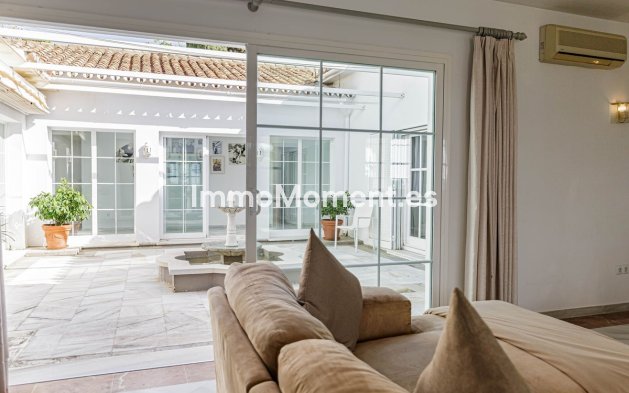 Resale - Villa - El Paraiso - New Golden Mile