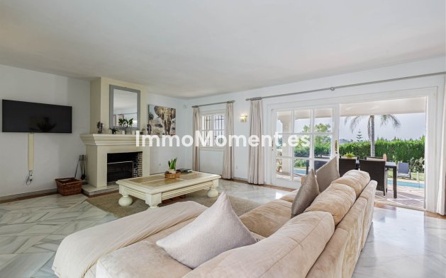 Resale - Villa - El Paraiso - New Golden Mile