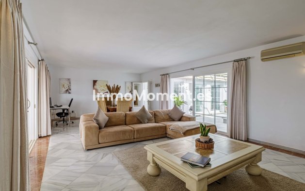 Resale - Villa - El Paraiso - New Golden Mile