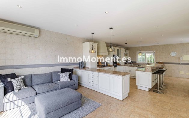 Resale - Villa - El Paraiso - New Golden Mile