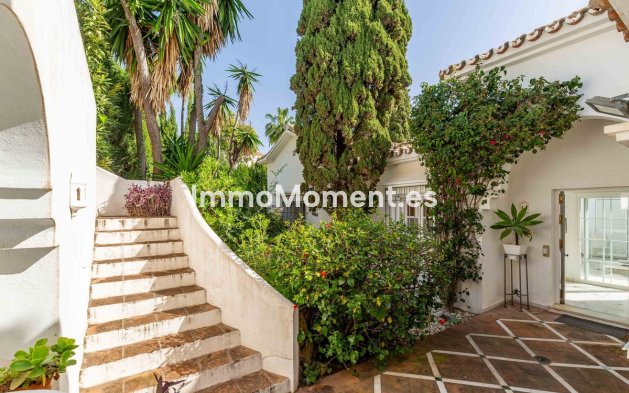 Resale - Villa - El Paraiso - New Golden Mile