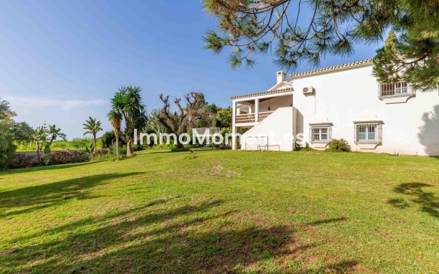 Resale - Villa - El Paraiso - New Golden Mile