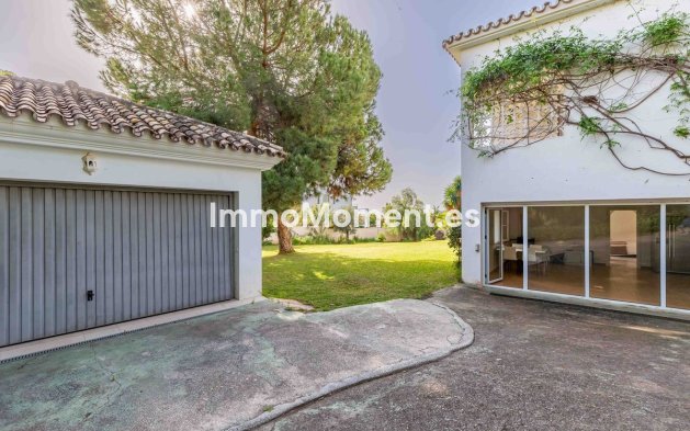 Resale - Villa - El Paraiso - New Golden Mile