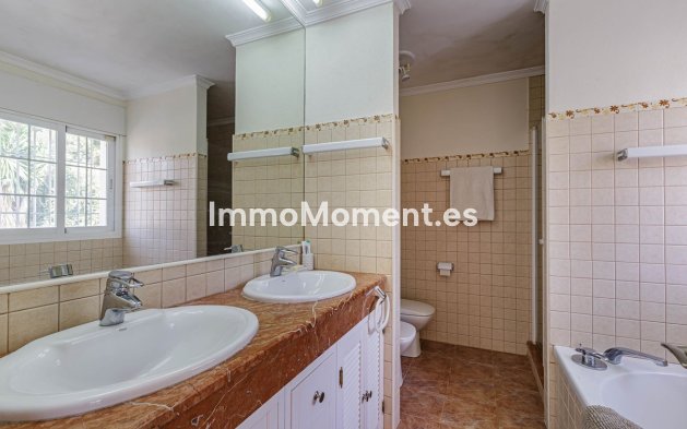 Resale - Villa - El Paraiso - New Golden Mile