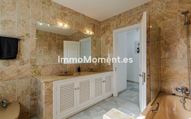 Resale - Villa - El Paraiso - New Golden Mile