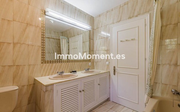 Resale - Villa - El Paraiso - New Golden Mile