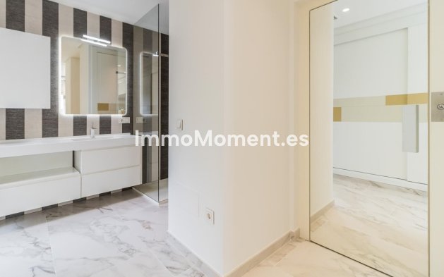 Revente - Maison mitoyenne - Estepona  - Estepona Centro