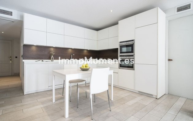 Resale - Apartment - Marbella - Guadalmina Baja