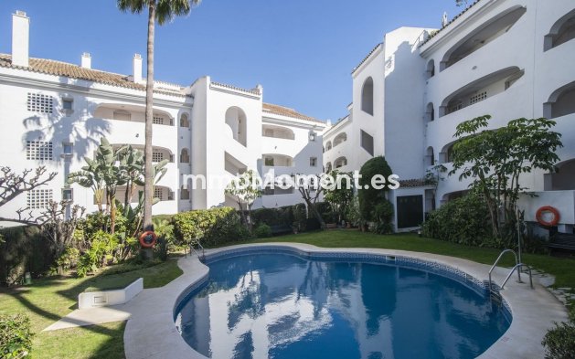 Resale - Apartment - Marbella - Guadalmina Baja