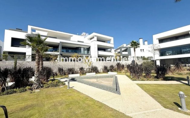 Resale - Apartment - Estepona - Selwo