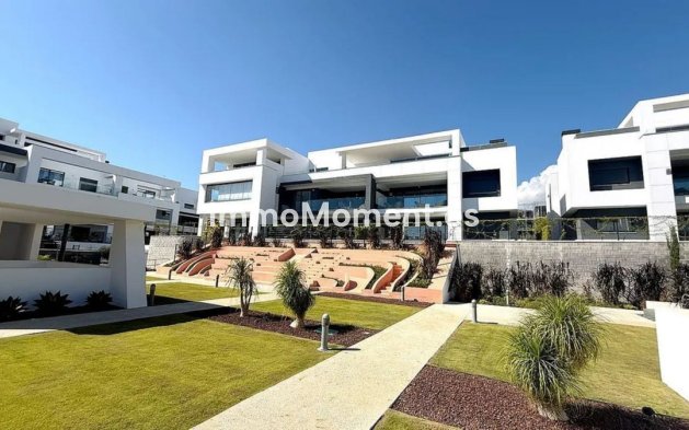 Resale - Apartment - Estepona - Selwo